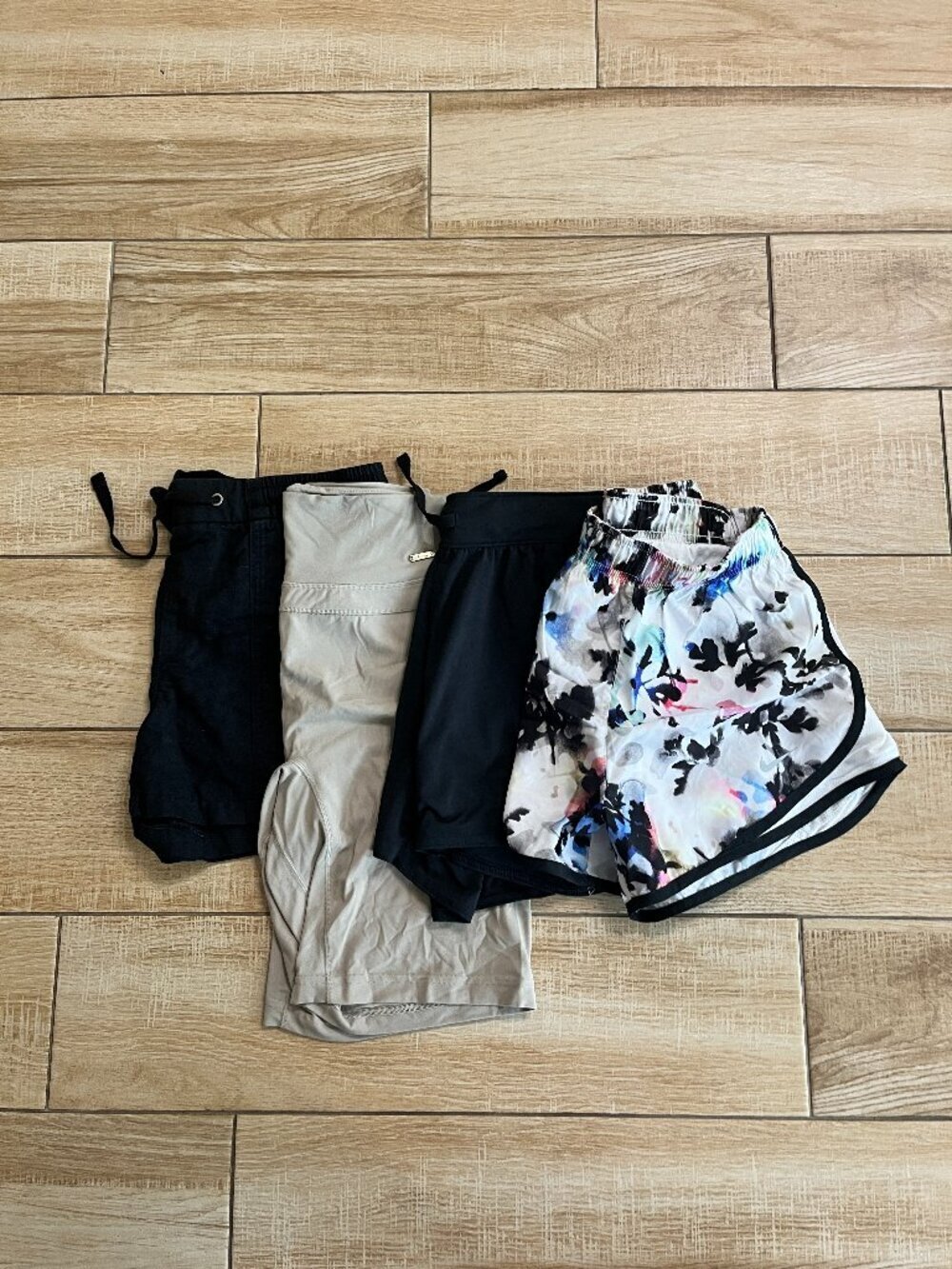 Womens Bundle of 4 Shorts - XS